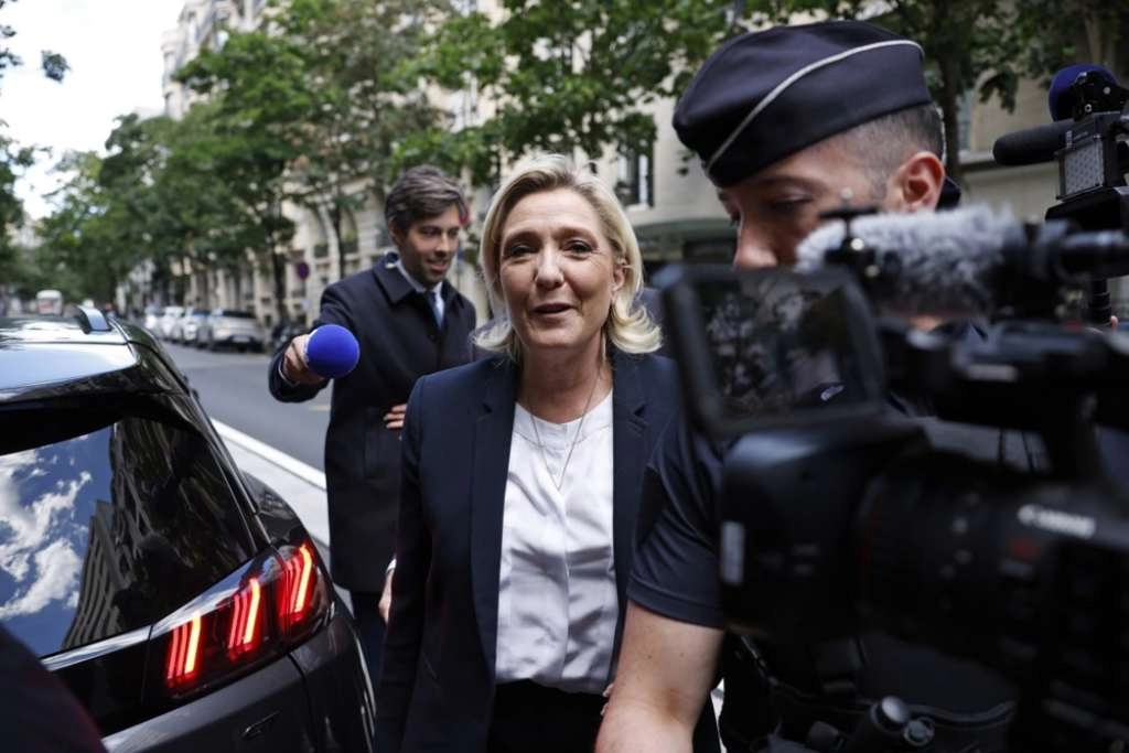Le Pen: Embape ne bi trebao 'držati lekcije' francuskim biračima